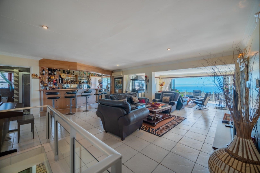 5 Bedroom Property for Sale in Wavecrest Eastern Cape